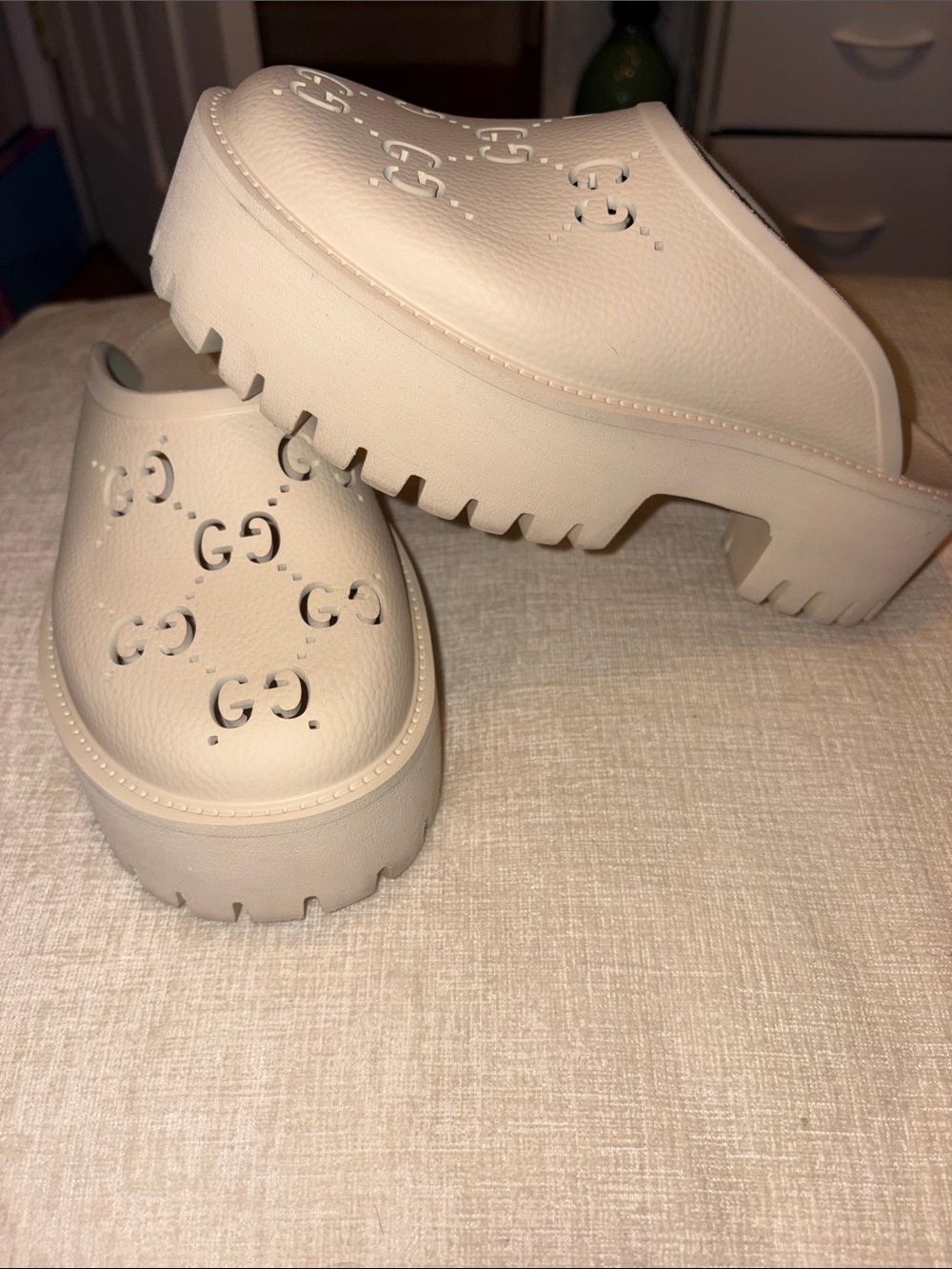 GUCCI Rubber Monogram GG Go Through Platform Slide Clogs in mystic white. - Picture 2 of 5